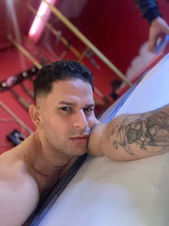 OnlyFans cuenta isaacdv01 header 2