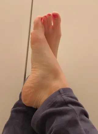 OnlyFans cuenta blueyedfeet header 2