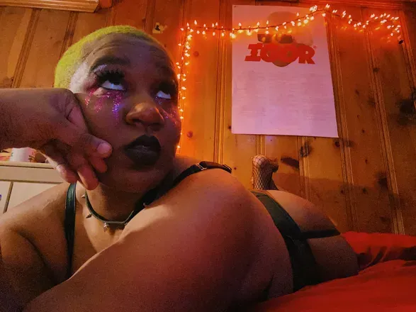 OnlyFans account  behindareddoor avatar 1
