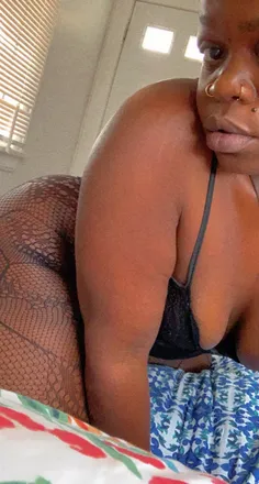 OnlyFans cuenta iamqueenin header 2