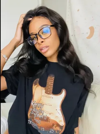 OnlyFans account  secret_iris avatar 1