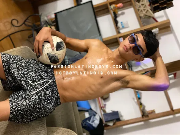 OnlyFans cuenta hotboylatino18 header 2