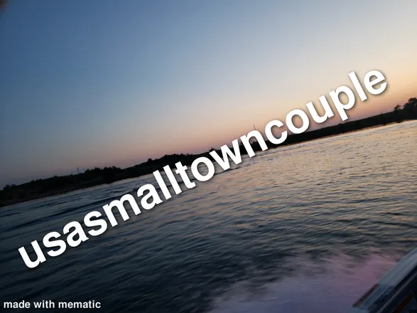 OnlyFans cuenta usasmalltowncouple header 2
