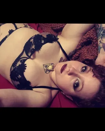 OnlyFans cuenta crimsonandcorvus header 2