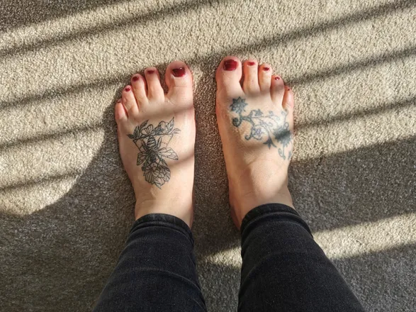OnlyFans cuenta barefootlass_uk header 2