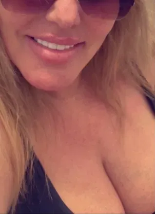 OnlyFans cuenta naturallybusty1 avatar 1