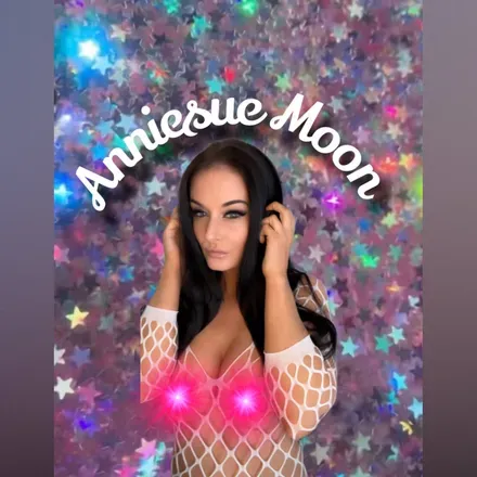 OnlyFans cuenta anniesuemoon header 2
