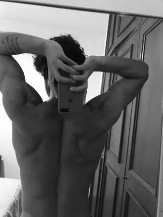 OnlyFans cuenta intenseyoung header 2