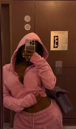 OnlyFans account  rosenoelle header 2