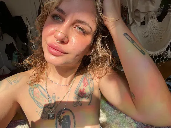 OnlyFans cuenta stupidstepsister avatar 1