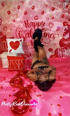 OnlyFans account  prettyreddiamondd header 2