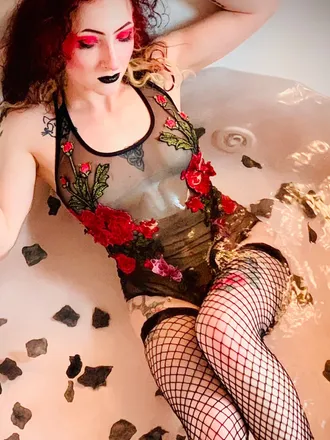 OnlyFans account  little_miss_luna header 2