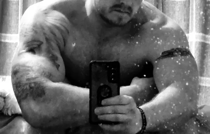 OnlyFans cuenta mrenglish_grey header 2