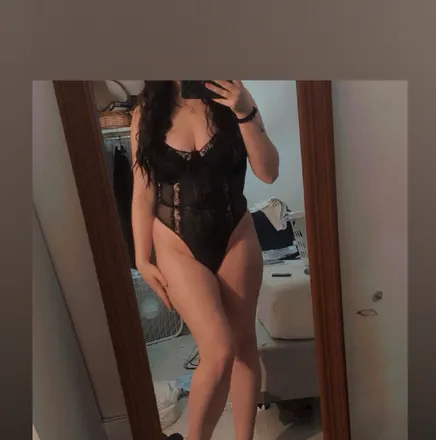 OnlyFans cuenta prettylilthxng header 2