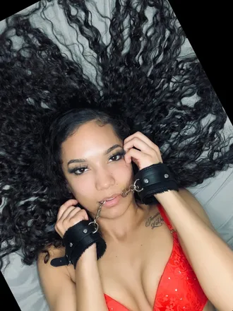 OnlyFans cuenta myamariexoxo header 2
