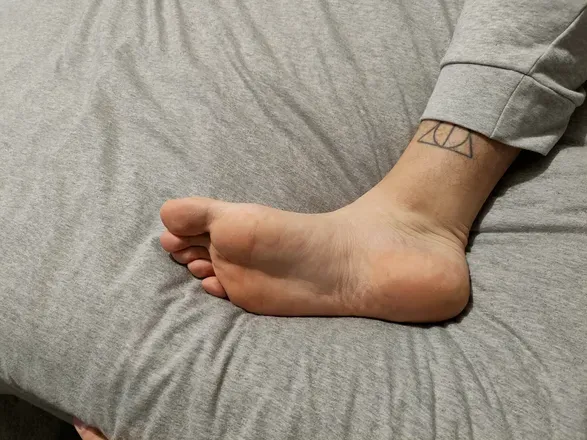 OnlyFans cuenta hurleyfeet header 2