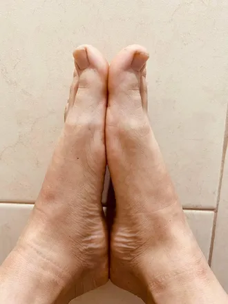 OnlyFans cuenta slim-feet header 2