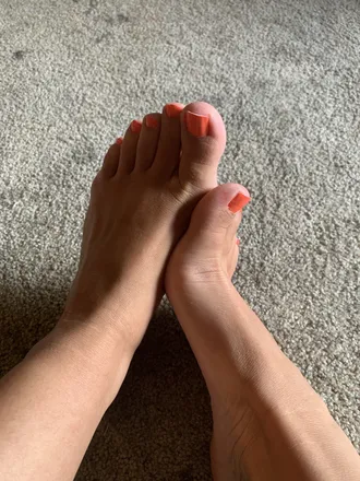 OnlyFans cuenta simplyhazelsfeet header 2