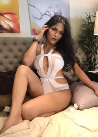 OnlyFans account  missnikkiong header 2