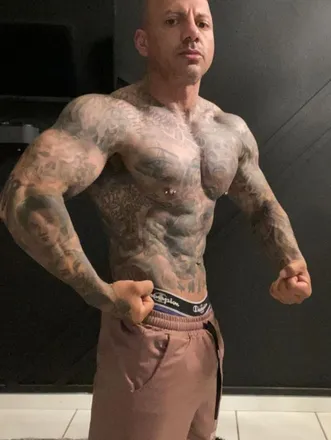 OnlyFans cuenta tattedupbeast header 2