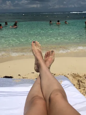 OnlyFans cuenta barefootvixen777 header 2