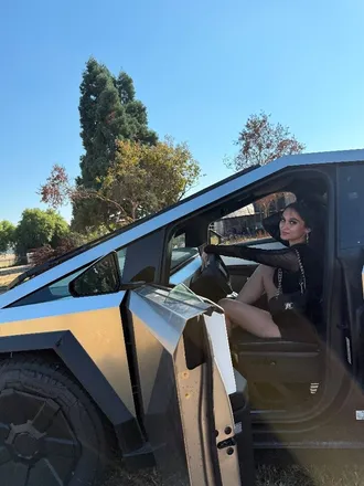 OnlyFans account  savannahluvv header 2