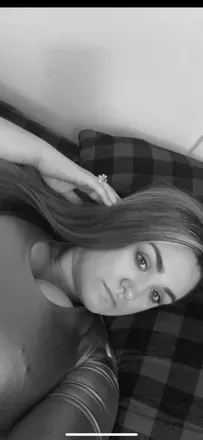 OnlyFans cuenta younghotwife589 avatar 1