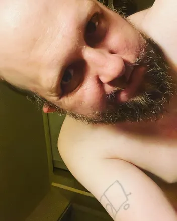 OnlyFans cuenta beardedmuskrat header 2