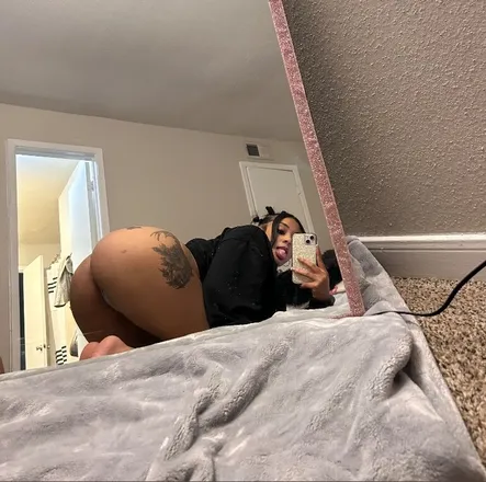 OnlyFans cuenta juicybambii header 2