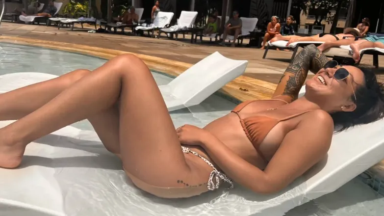 OnlyFans cuenta nakedinparadise header 2