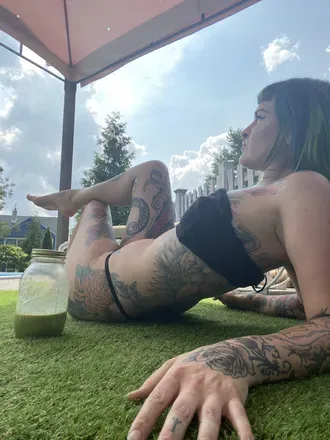 OnlyFans cuenta rarepeach header 2