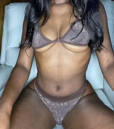 OnlyFans cuenta holdmychanel avatar 1