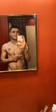 OnlyFans cuenta carlos123xx header 2