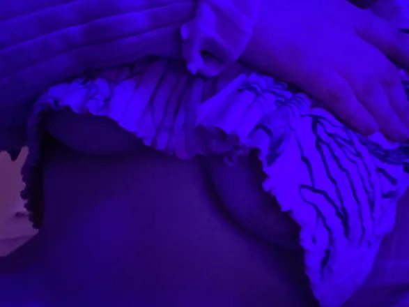 OnlyFans account  trippiehippie.x header 2
