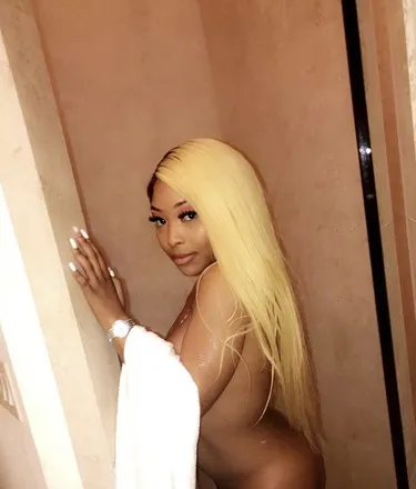 OnlyFans cuenta diamondtheeprincess header 2