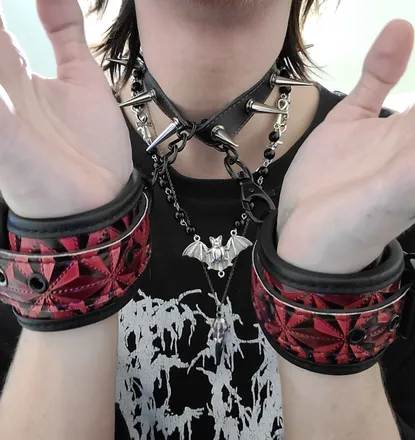 OnlyFans cuenta gothboy99 header 2