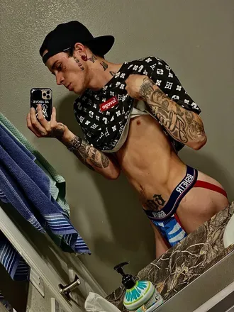 OnlyFans cuenta ethan498051 header 2