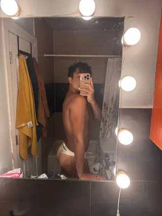 OnlyFans account  versqueens avatar 1