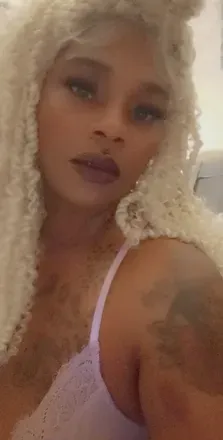 OnlyFans cuenta royalmochaxxx avatar 1