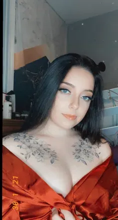 OnlyFans account  divine_redd2 avatar 1