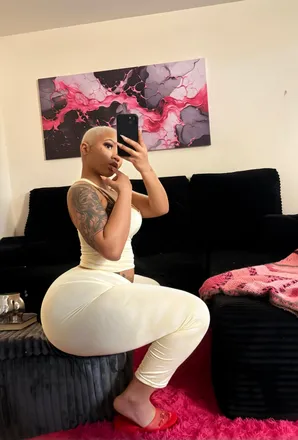 OnlyFans cuenta baddieshidden header 2