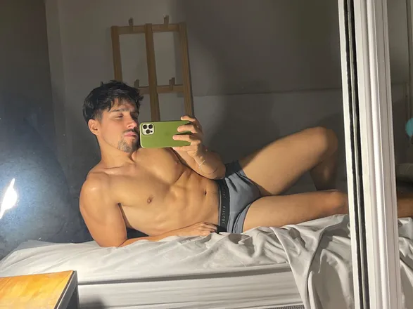 OnlyFans cuenta raven_boy header 2