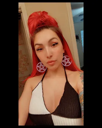 OnlyFans account  rowdiraee avatar 1