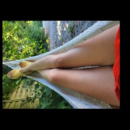 OnlyFans cuenta feetoflucie header 2