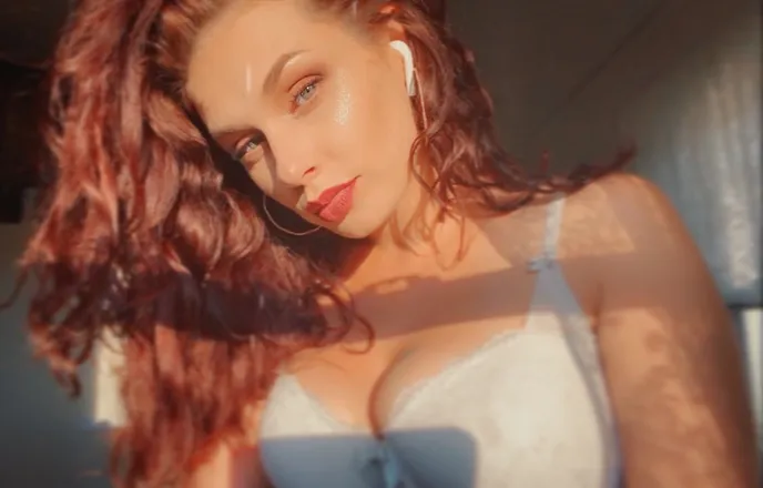 OnlyFans account  jujulynne071017 header 2
