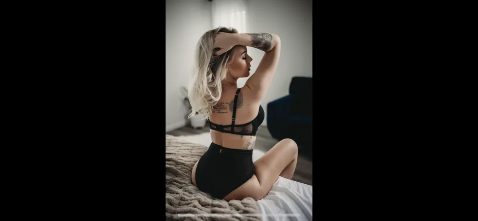OnlyFans cuenta theshortblonde1 header 2