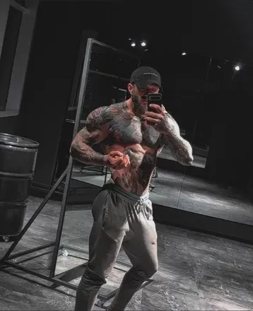 OnlyFans account  thicc.dicc avatar 1