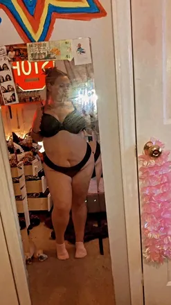 OnlyFans cuenta theyluvpoetic header 2