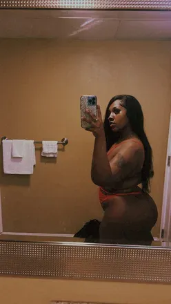 OnlyFans cuenta moepopthatshit header 2