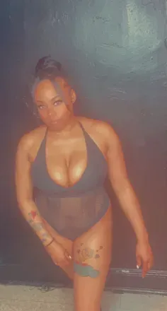 OnlyFans account  dessylewinsky avatar 1